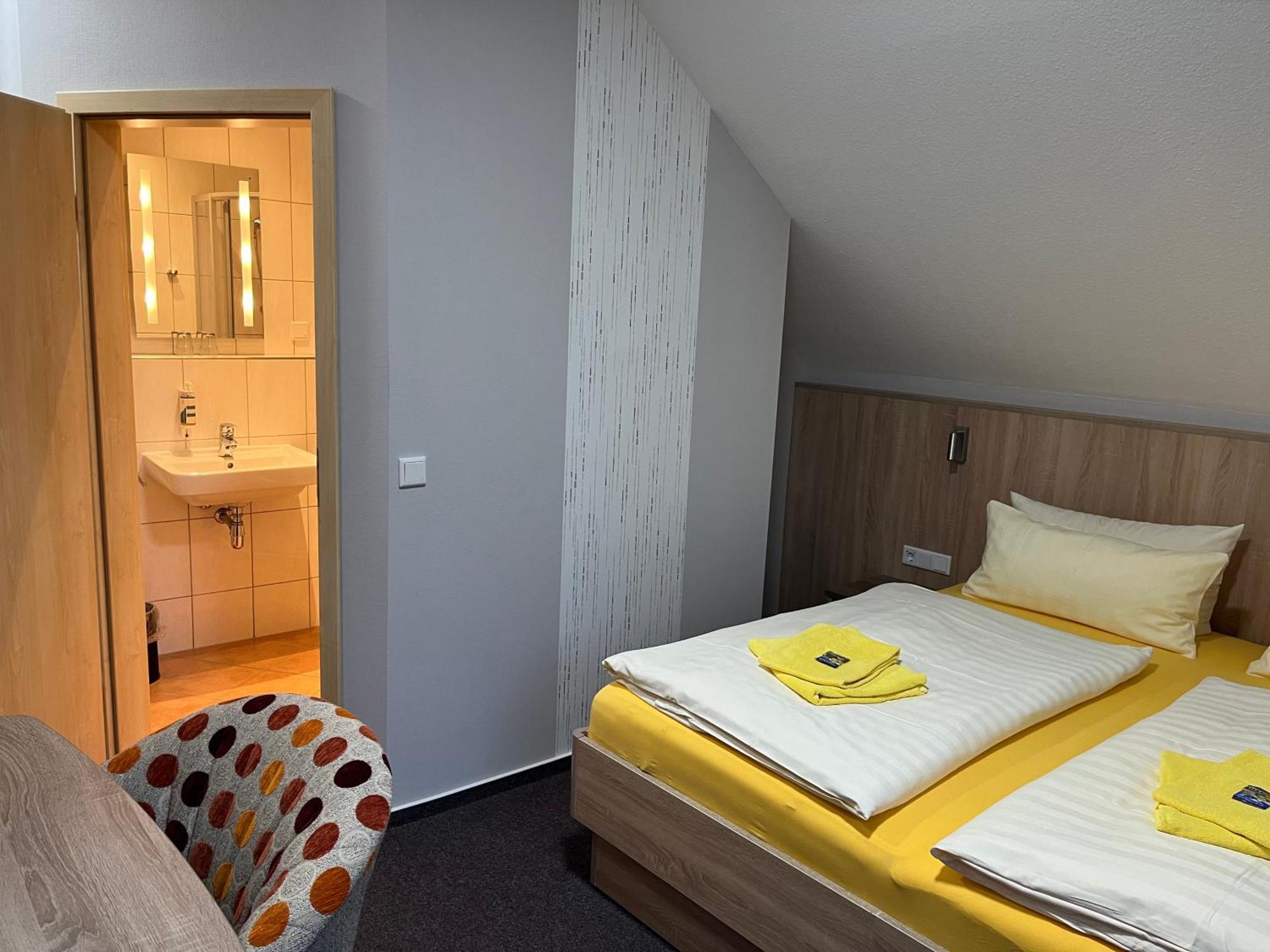 Hotel Am Steinertsee Kaufungen Exterior photo